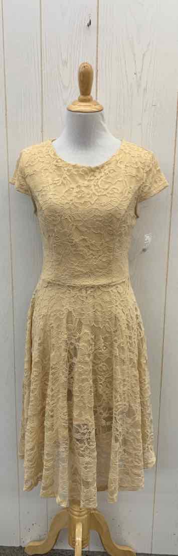 Beige Womens Size 5/6 Dress