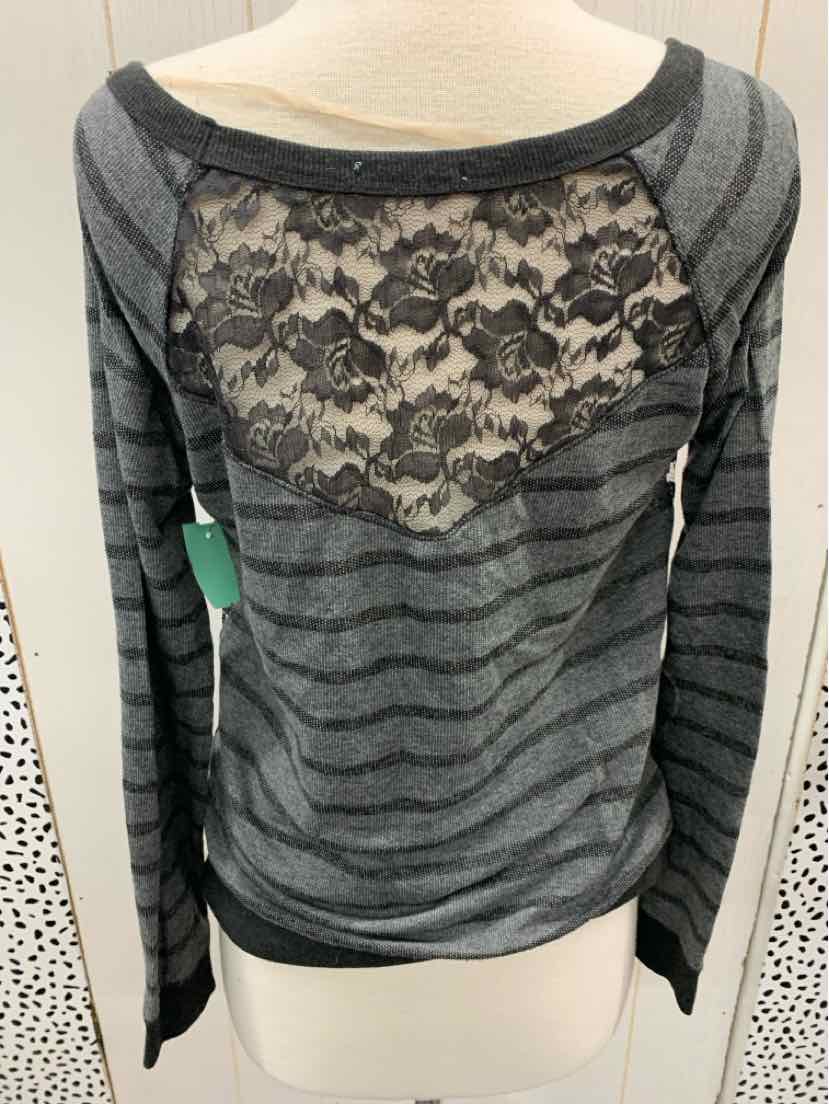 Maurices Gray Junior Size M Shirt